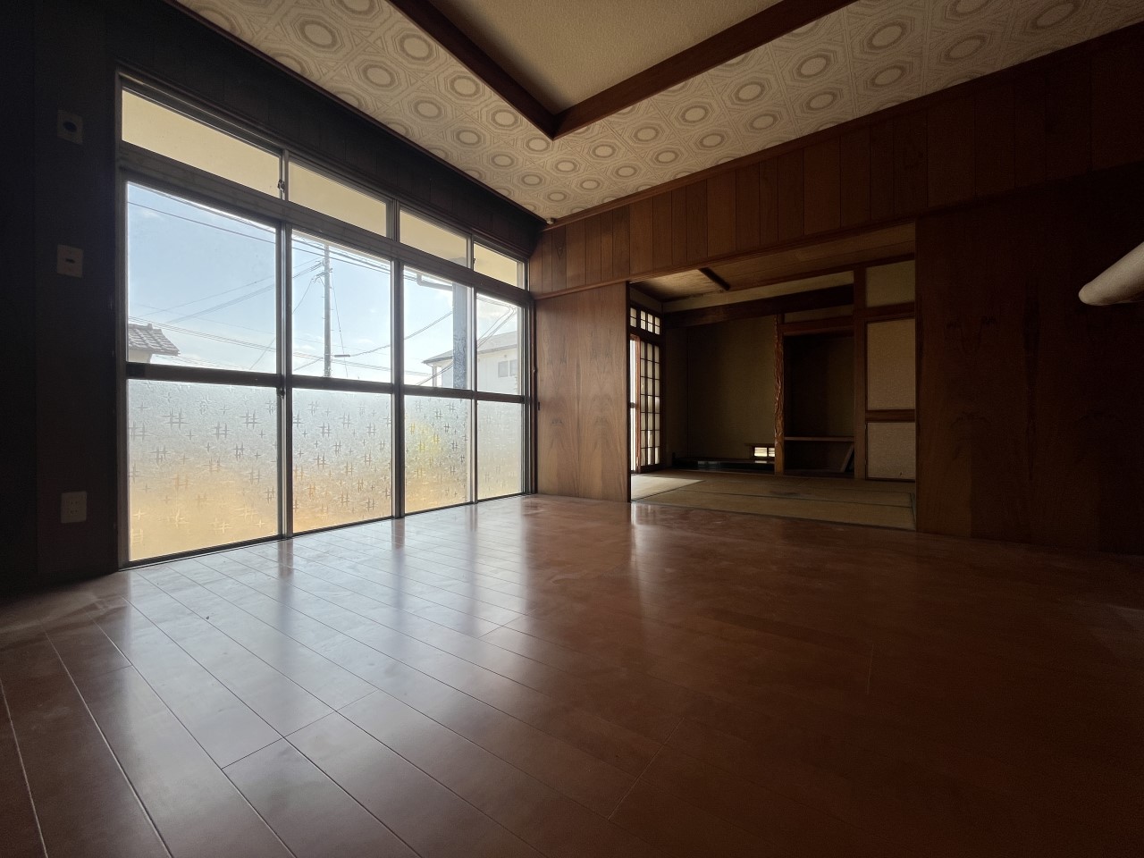 【1F洋室】※現況販売となります。(2026年3月撮影)木のぬくもりを感じる洋室♪