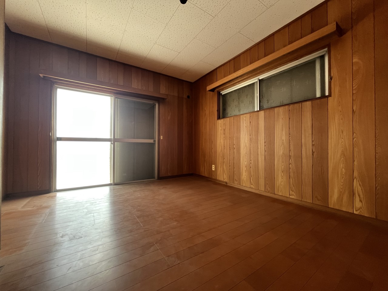 【2F洋室】※現況販売となります。(2026年3月撮影)2階の6.5帖の洋室♪収納付きです♪