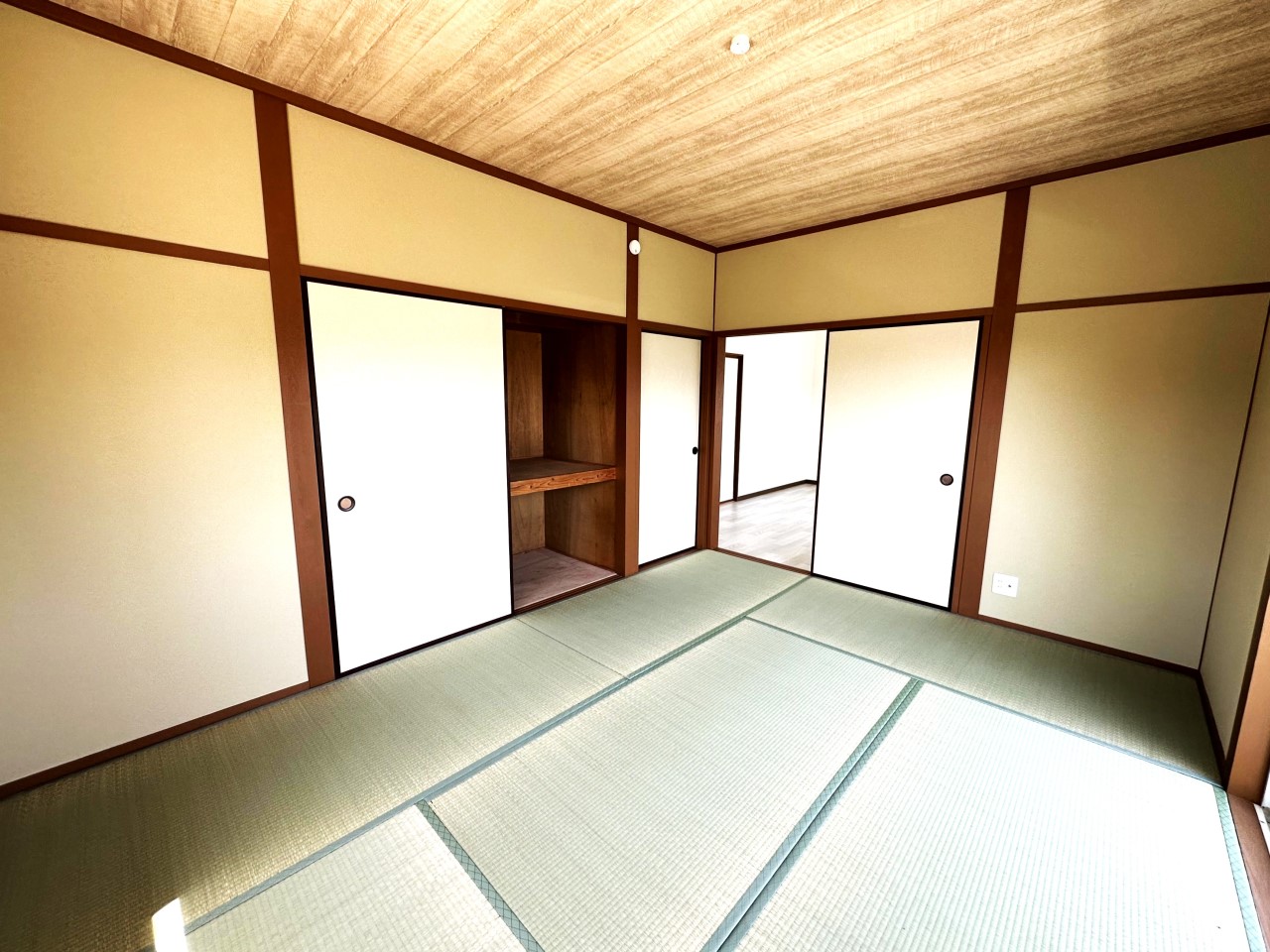【2F和室7.3帖】壁天井クロス張替、畳は表替えしました(2026年5月撮影)※リフォーム後写真
