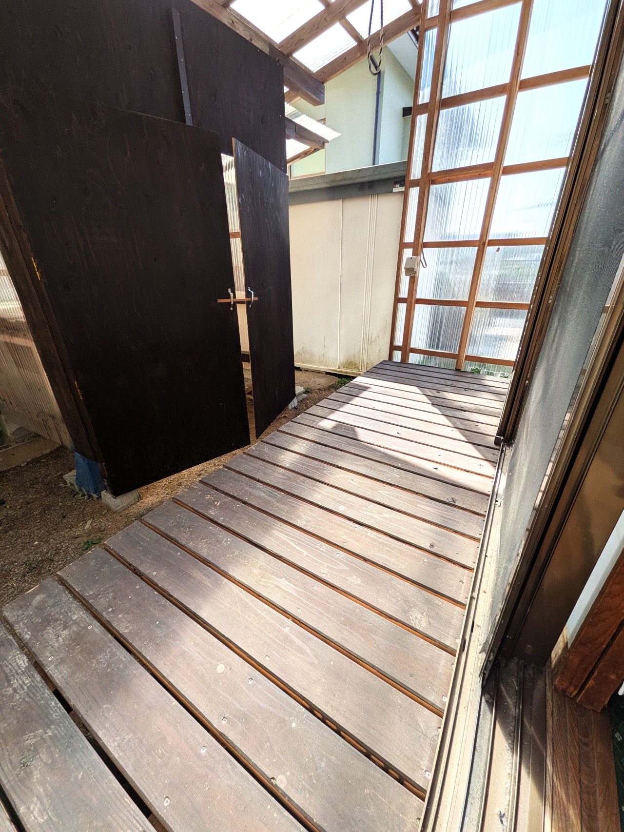 【テラス】洗濯物を干したり日向ぼっこをしたりできます(2026年2月撮影)