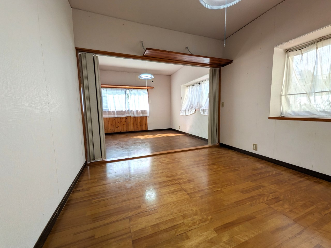 【4.5帖東側洋室】隣の洋室とつなげると9帖の洋室になります(2026年2月撮影)