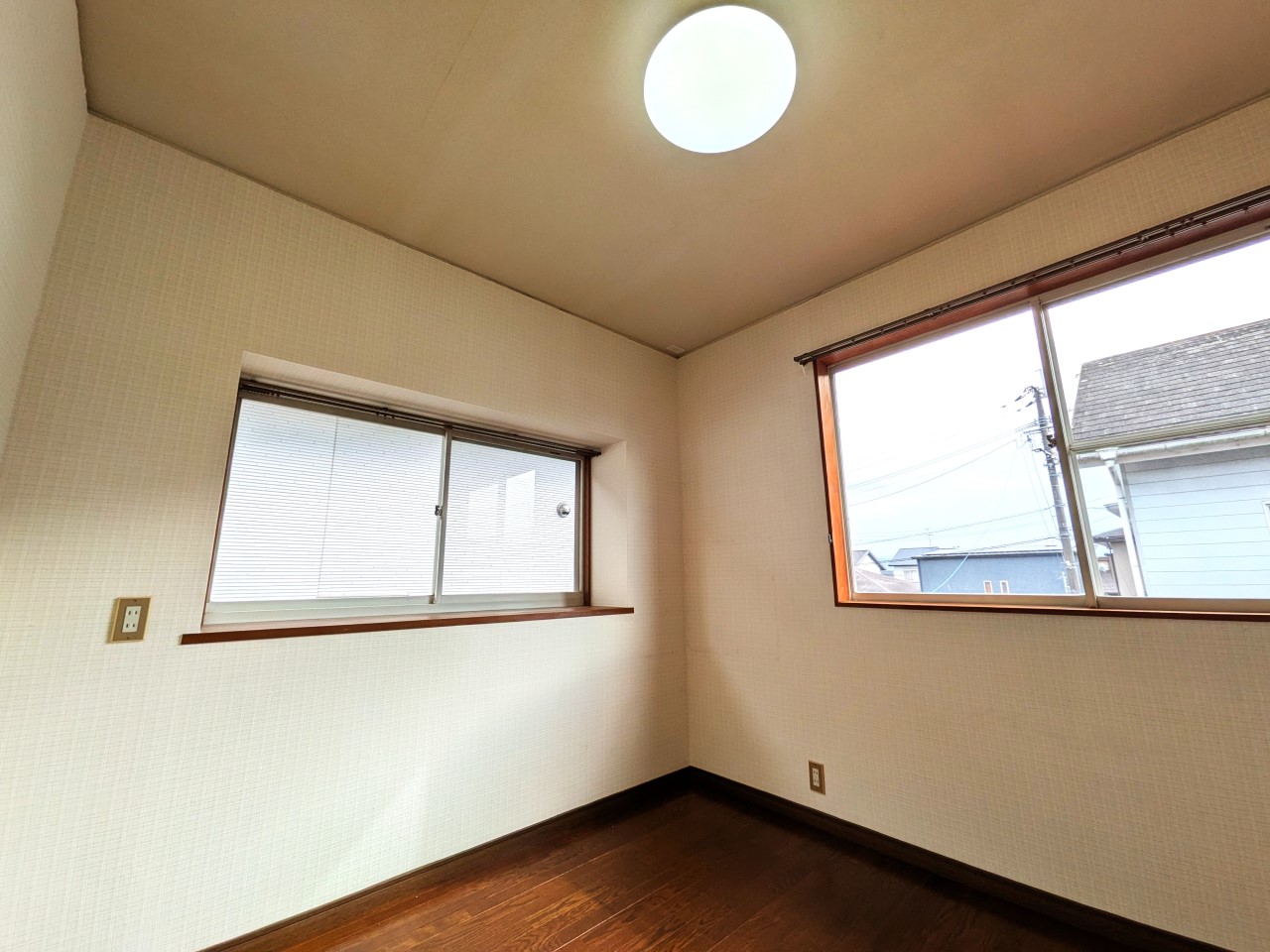【2F洋室4.5帖】2面採光で日当たり良好!(2026年2月撮影)