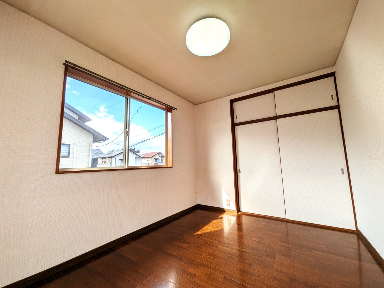 【2F洋室6帖】広々とした洋室は寝室にぴったり(2026年2月撮影)