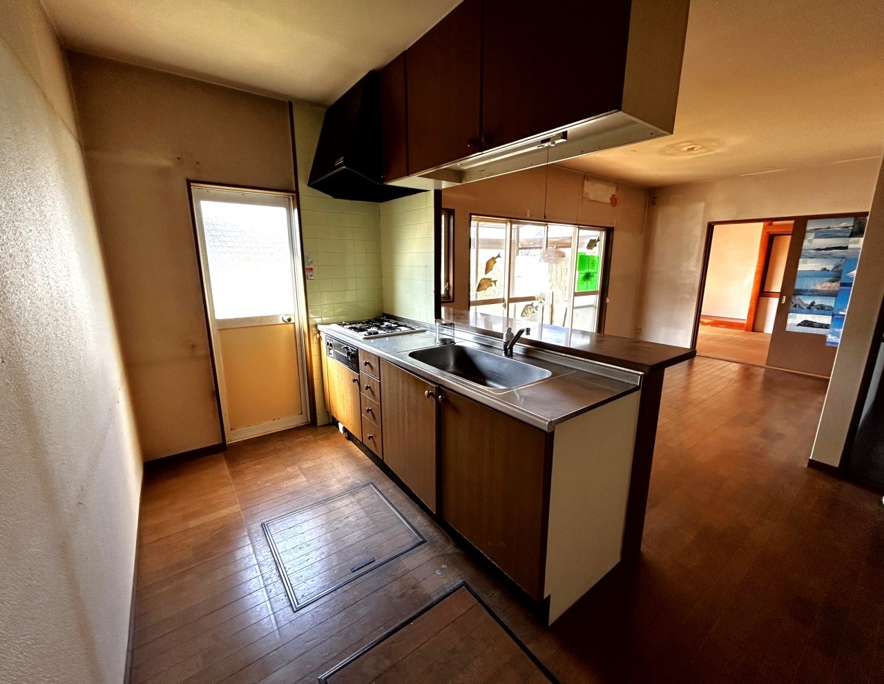 【キッチン】対面式キッチンはリビング全体を見通せます(2026年3月撮影)