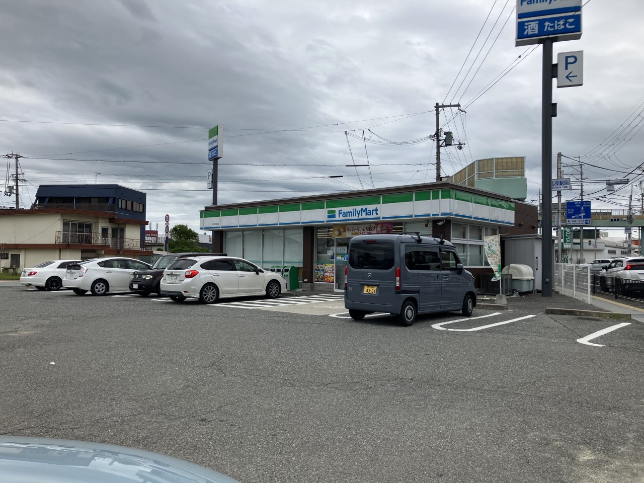 ファミリーマート三木志染店(900m)-