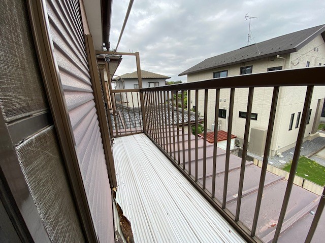 ◆バルコニー|風通しの良いバルコニーは、毎日のお洗濯も快適です。(画像はリフォーム前のものです)