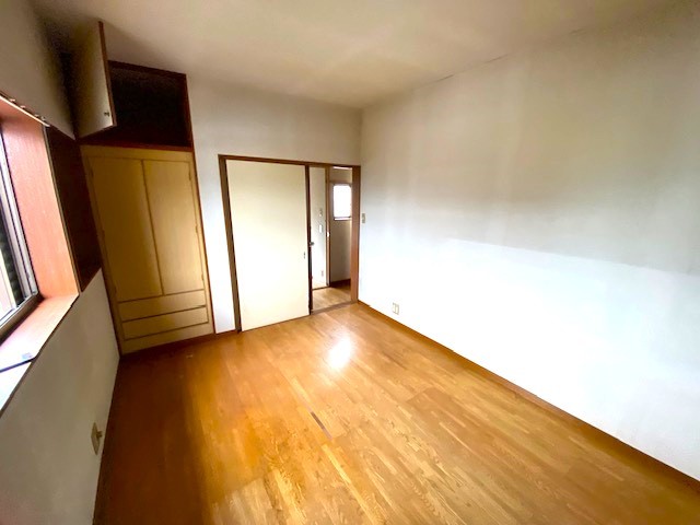 ◆洋室6帖|お子様の勉強スペースやワークスペース、マルチに使えるお部屋です。