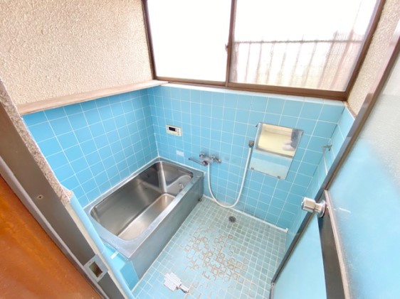 ◆浴室|窓付きの明るい浴室は日中お掃除する際に手元が良く見えます!
