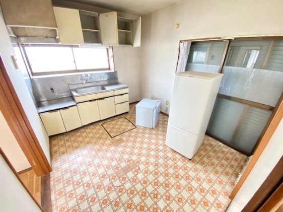 ◆ダイニング5.3帖|モダンな床が印象的なゆったり時間を過ごせるダイニング。