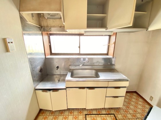 ◆キッチン|大容量の収納付きで、大きなお鍋やお皿も収納しやすいです♪