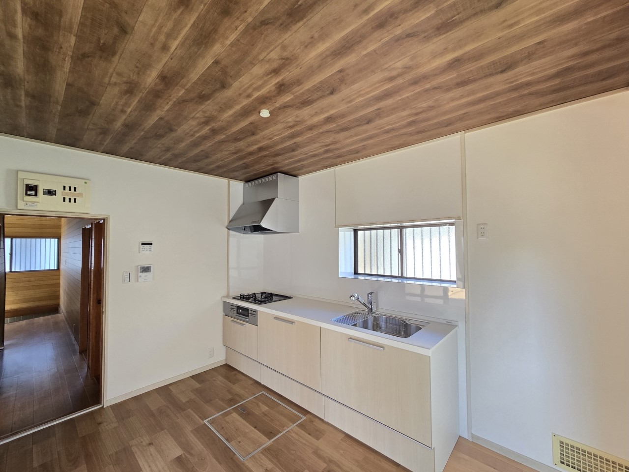 ◆キッチン(リフォーム後)|白を基調としたおしゃれなキッチン。