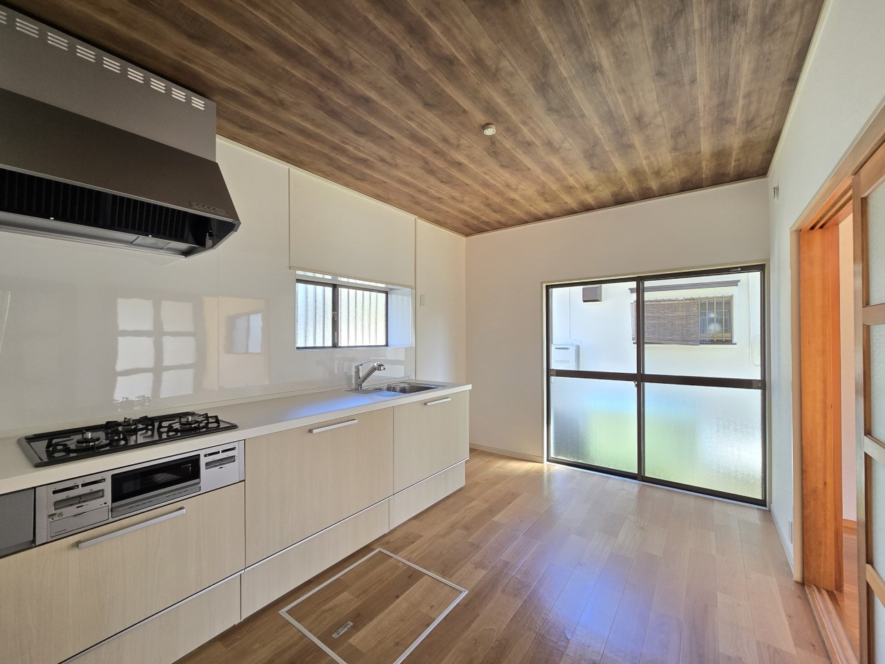 ◆キッチン(リフォーム後)|ご夫婦やお子様と並んでお料理をしても余裕のある、広々としたキッチン。