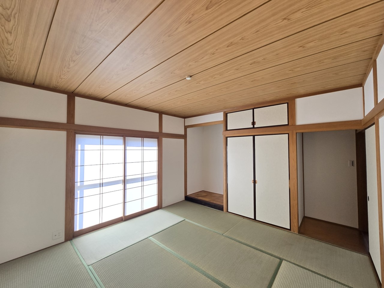 ◆和室8帖(リフォーム後)|日当たり良好の落ち着く和室も♪お子様のお昼寝スペースや、洗濯物をたたむのに最適な和室です♪