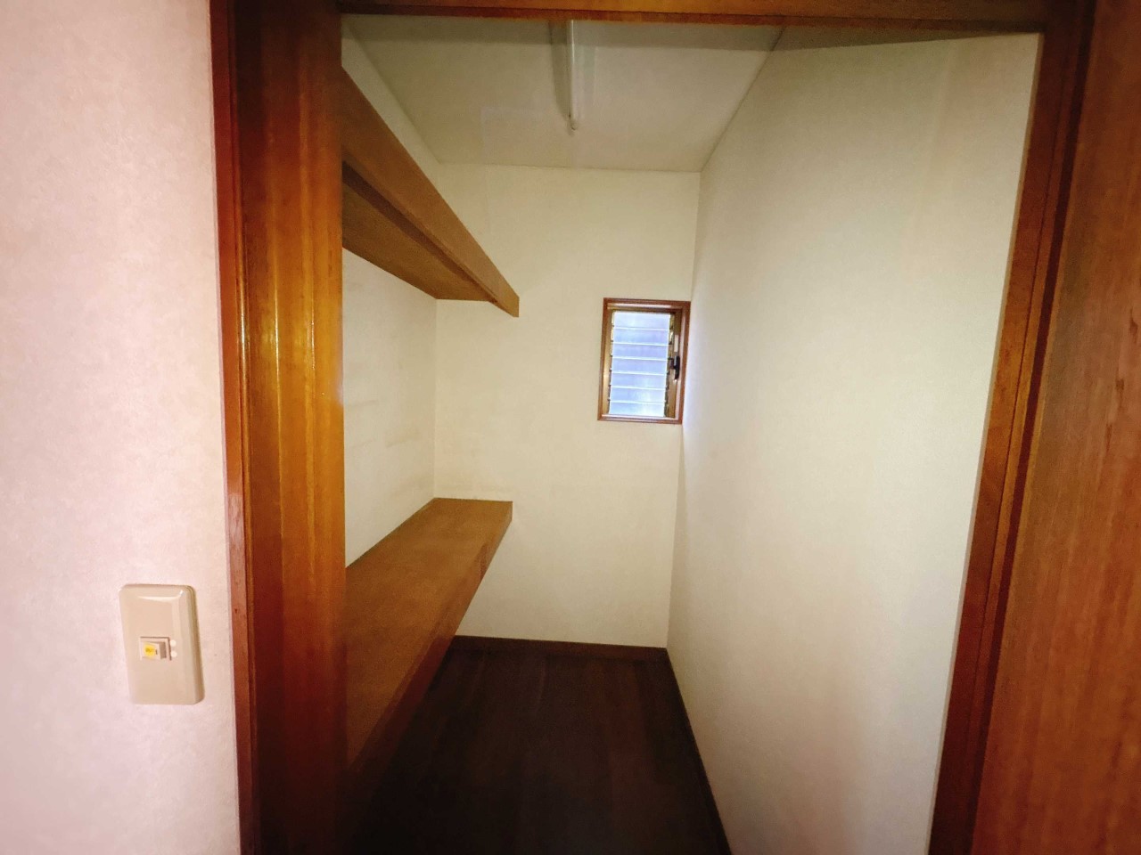 WICにはお洋服はもちろんのこと、季節の家具などもしまえます◎