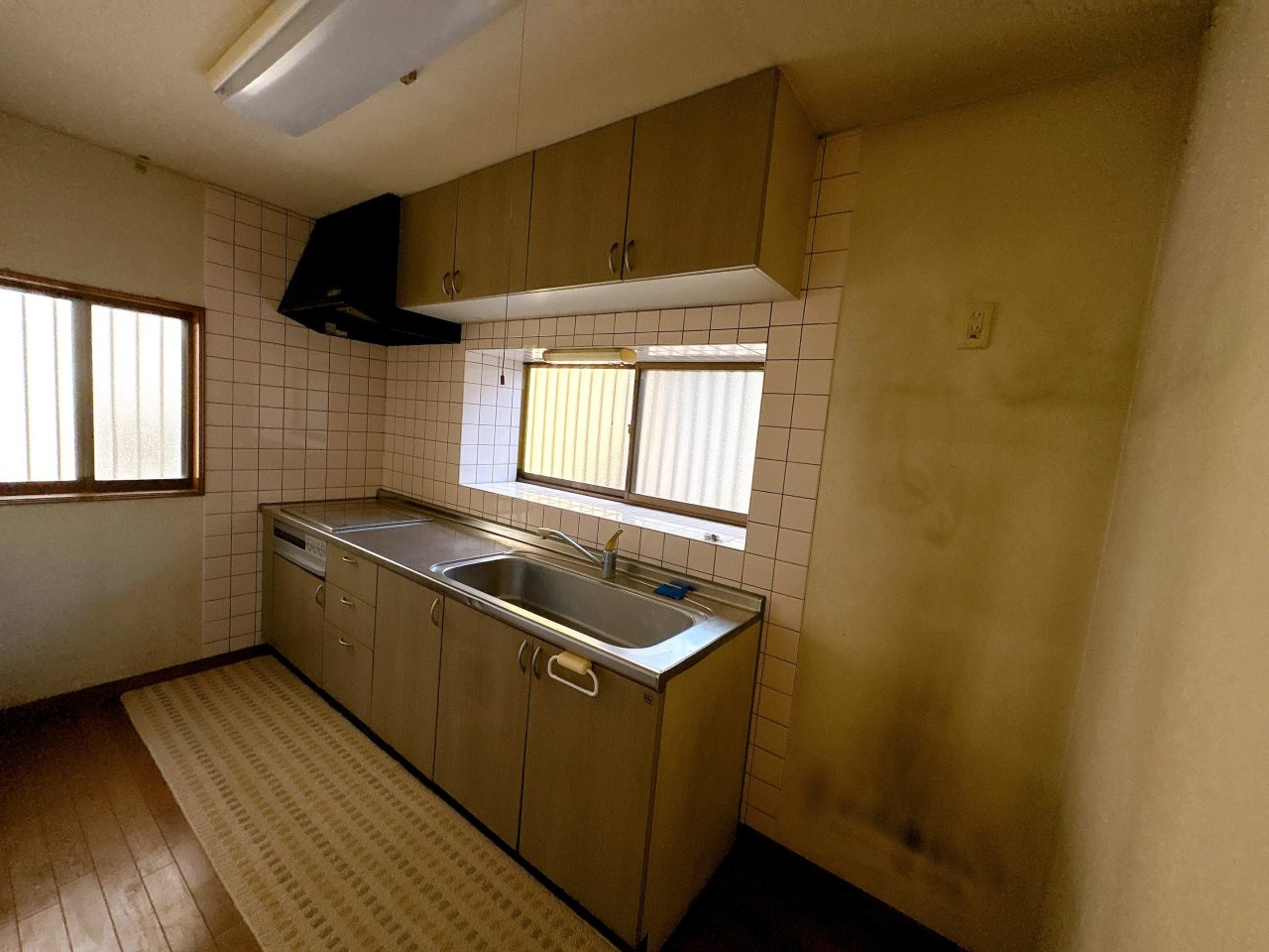 ご夫婦やお子様と並んでお料理をしても余裕のある、広々としたキッチン