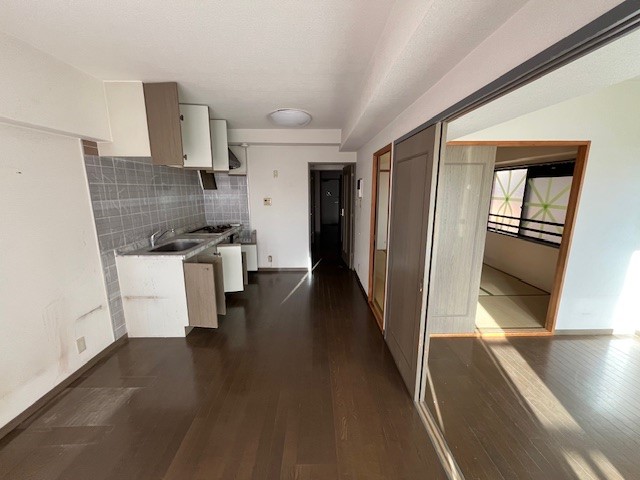 キッチン横にダイニングスペースがあるので、毎日の家事が快適に