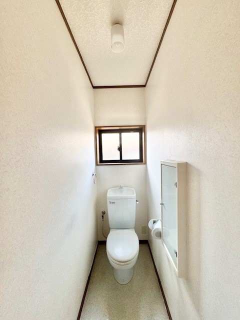 ◆トイレ|窓がある明るいトイレ(2026年3月撮影)