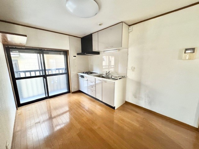 ◆ダイニングキッチン|日差しがたくさん差し込む明るいダイニングキッチン。(2026年3月撮影)