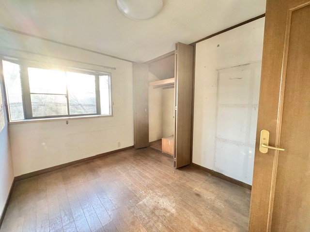 【西側洋室】クローゼット付きでスッキリ片付く6帖洋室です♪※2026年3月撮影