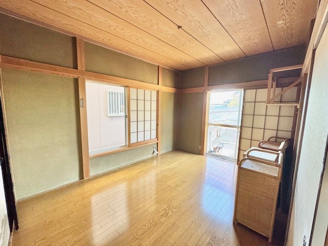 【和洋室】優しい光が入るお部屋です♪ ※残置物は撤去いたします。