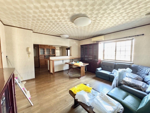 【リビング】家族でゆったり時間を過ごせる15.5帖のLDK※2026年3月撮影