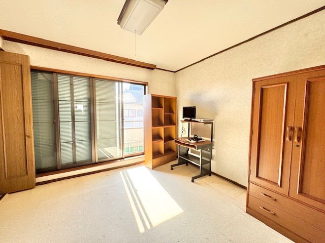 【洋室】明るく広々とした洋室!ご夫婦の寝室に♪※2026年3月撮影