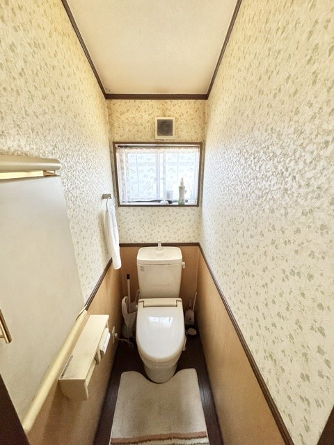 2階トイレ|2階にもトイレがあるので忙しい朝や夜間も便利!※残置物撤去は売主負担です