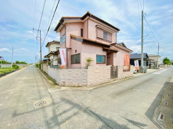 ◆外観|前面道路5m以上と車2台がすれ違う幅があります。