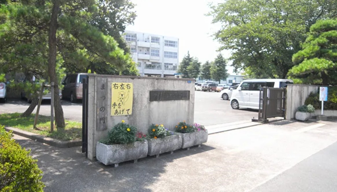 久喜市立本町小学校(160m)-