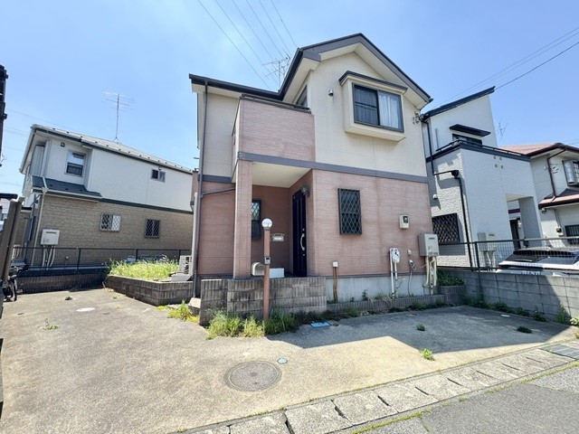 外観|ちょっとしたお庭スペースもあります