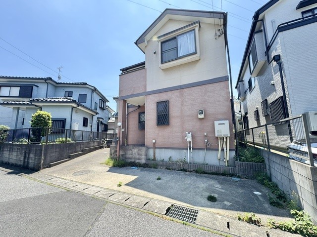 外観|前面道路6mで駐車もしやすいです