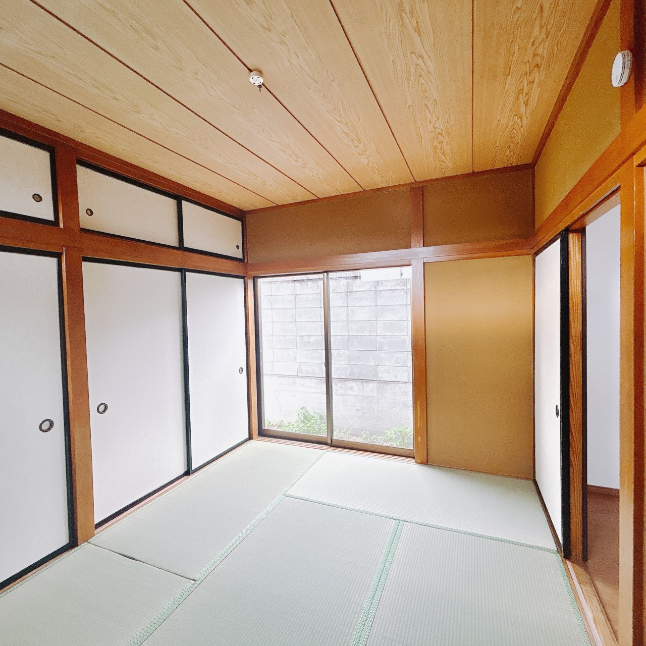 リフォーム完了(令和7年9月)1F和室 ご両親がお泊りになっても、ぬくもりを感じられる和室でゆっくりとお寛ぎいただけます♪