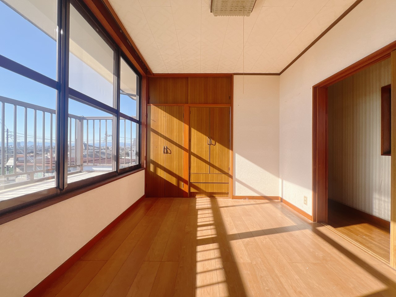 2階洋室|お子様の勉強スペースやパパママのワークスペースなど、マルチに使えて便利な洋室