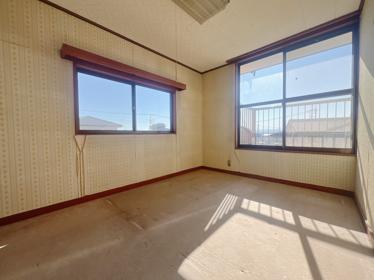 2階洋室|家具のレイアウトがしやすい、シンプルで使い勝手の良い洋室です