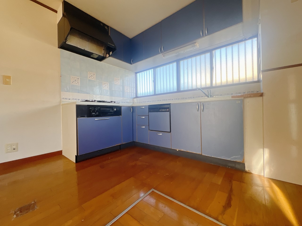 お料理がしやすいL型システムキッチン!食洗器付きです♪