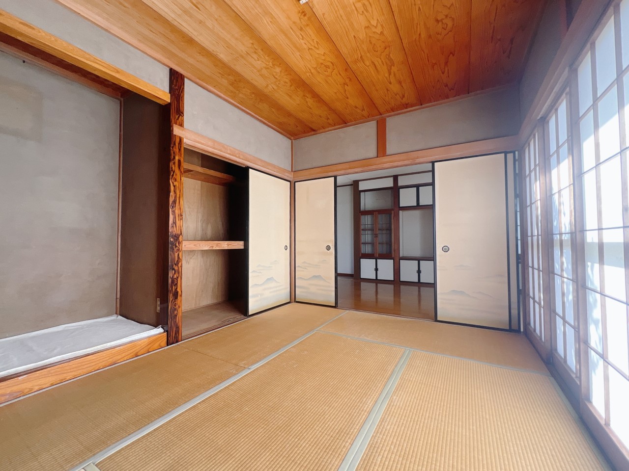 1階和室|押し入れ・床の間付きで落ち着く和室♪