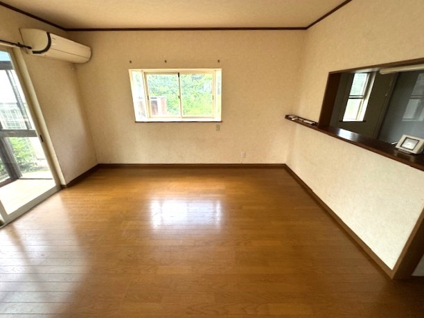 明るく開放的なリビングダイニング