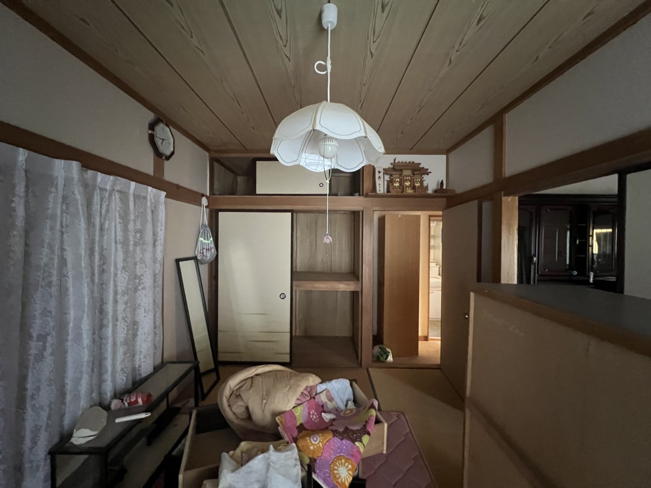 和室|リビングと一体利用が可能な和室でお昼寝や客間に便利(写真はリフォーム前です。残置物撤去は売主負担)