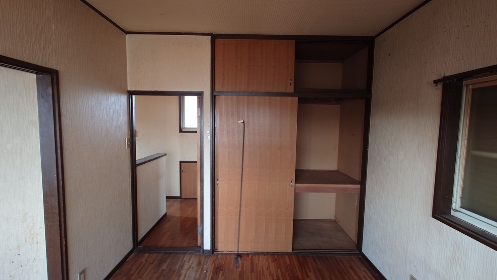 【リフォーム前 北側6帖洋室】収納付きでスッキリ片付く6帖洋室です♪※2026年2月撮影