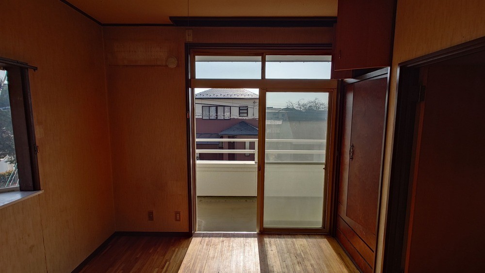 【リフォーム前 南側6帖洋室】南向きの陽だまりが心地よいお部屋です♪※2026年2月撮影