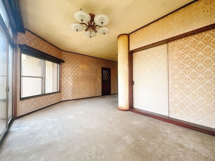 ◆1階東側洋室|明るく清潔感のある洋室は、寝室や子ども部屋にぴったりです