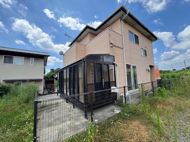 落ち着いた住宅街の一角に位置し、静かな暮らしを求める方におすすめです