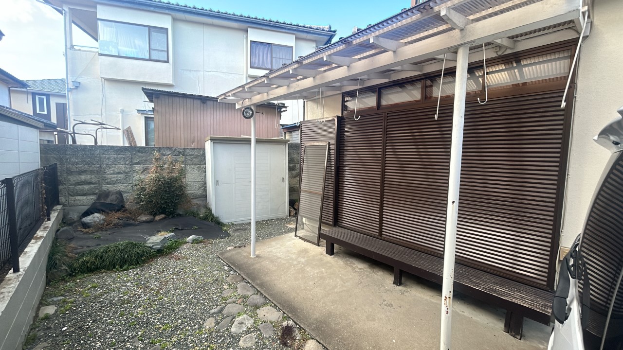 ◆外観|お天気の良い日には腰を下ろして一息つける縁側