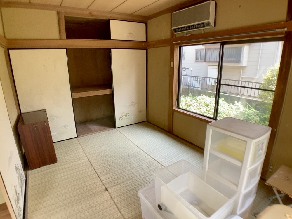 1階和室(6畳)お子様のお昼寝スペースや、洗濯物をたたむのに最適♪