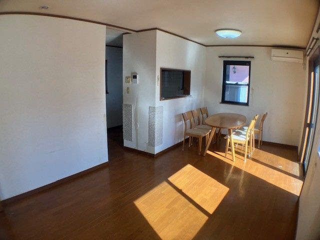 ダイニングテーブルやソファを置いても十分な広さがあり、ご家族での団らんや来客時にもゆとりをもって対応できます