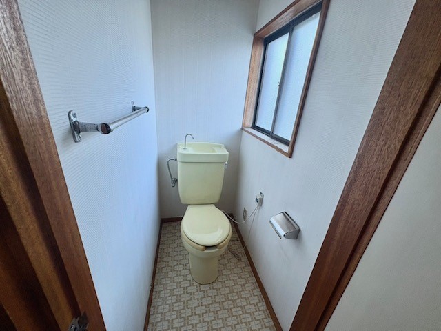 ◆トイレ|窓もあるので喚起ばっちり!新品に交換します♪※リフォーム前写真(2026年2月撮影)