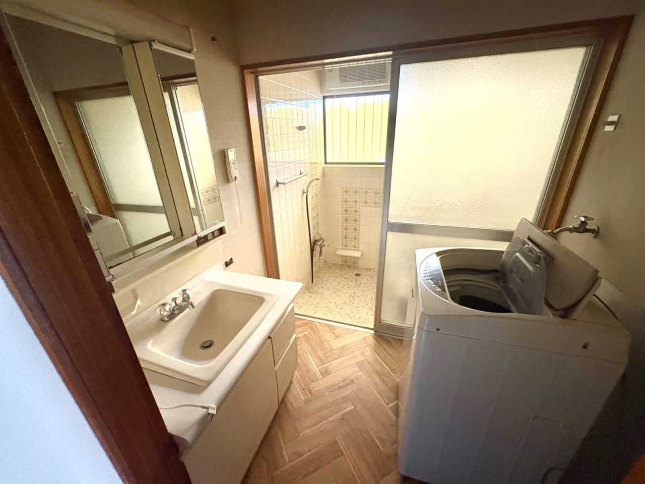 ◆洗面台|シンプルで使い勝手の良い洗面化粧台。※リフォーム前写真(2026年2月撮影)