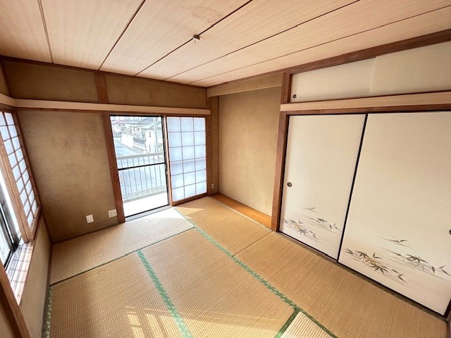 【2F和室】ベランダと繋がる和室♪※リフォーム前写真※2026年3月撮影