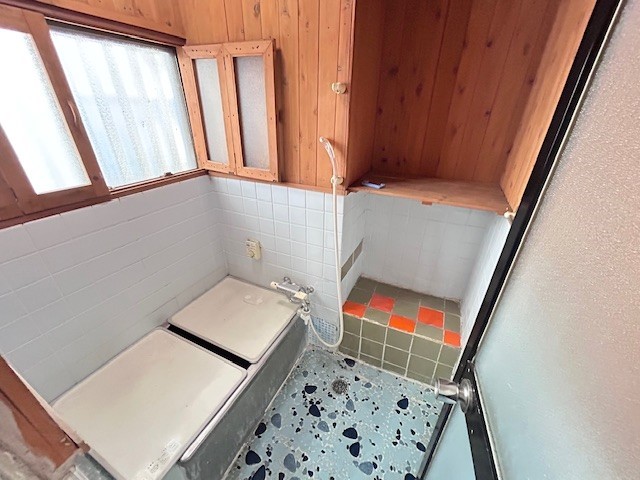 【浴室】窓がついていてすぐに換気ができます♪※リフォーム前の写真です※2026年4月撮影