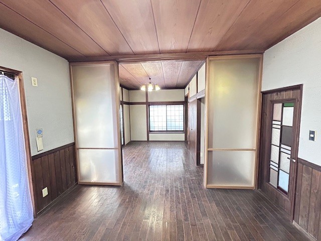 【1F洋室】南向きの洋室は扉を開けると1つの広々洋室に♪※リフォーム前の写真です※2026年4月撮影